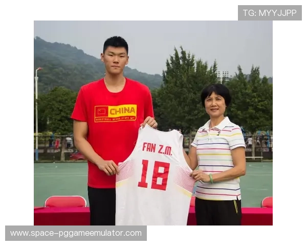 范子铭北京队内线,篮下技术扎实 范子铭北京队内线,篮下技术扎实